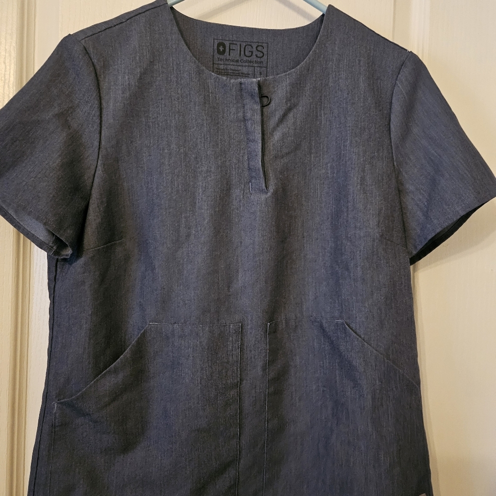 Figs Scrub Top